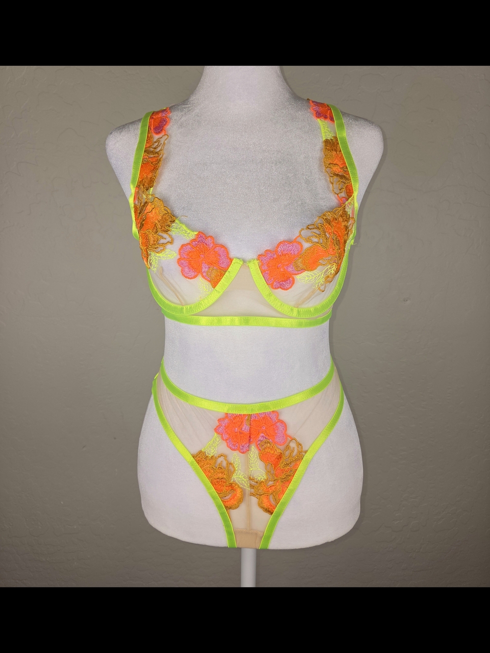 Fashion Nova Neon Lime & Orange Floral Lace Underwire Bra Set